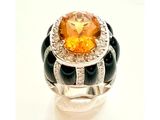 une image d'une bague sertie d'une citrine et d'une topaze blanche
