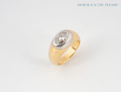 une image représentant une bague en or et en argent sertie d'un diamant