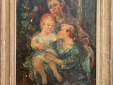 tableau représentant une femme tenant un enfant dans ses bras et un enfant assis sur une chaise