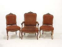Fauteuil et paire de chaises de style Louis XV en bois moulu…