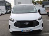 une voiture blanche garée dans un parking