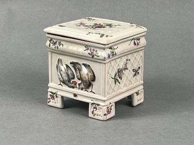 Emile GALLE (Lorraine). Boîte carrée couverte, sur pied, en … - Photo 1