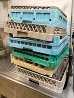 Lave vaisselle à capot METRO et ses bacs (photo 2)
