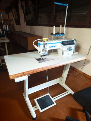 an image of a sewing machine sitting on a table