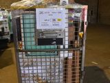 un chariot sur lequel sont posés de nombreux cartons