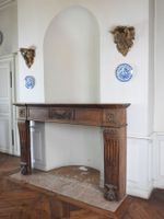 MANTEAU DE CHEMINEE en chêne mouluré et sculpté, les jambage… (photo 4)