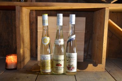 Réunion de trois eaux de vie comprenant : Mirabelle Théo Pre… - Photo 1