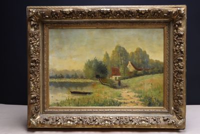 une peinture à l'huile représentant un bateau sur une rivière, avec une maison en arrière-plan