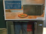une boîte avec l'image d'une pizza à l'intérieur