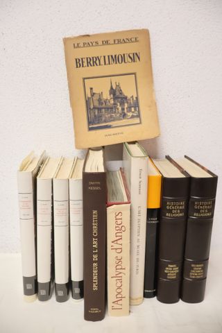 Lot de 11 volumes sur l’art religieux et histoire des religions. 