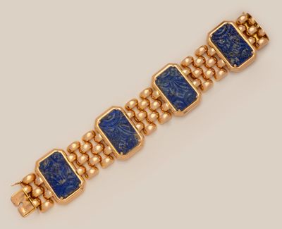 un bracelet en or et lapis-lazuli