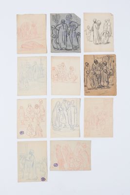 Plusieurs dessins représentant des personnes et des animaux sont exposés sur une surface blanche.