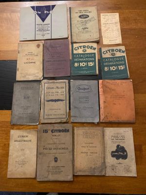 Livrets et catalogues de voitures anciennes divers