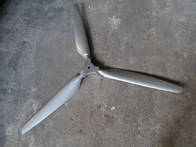 Aviation : HELIUM SARL : hélice d’avion à tripale :  diamètre180c...