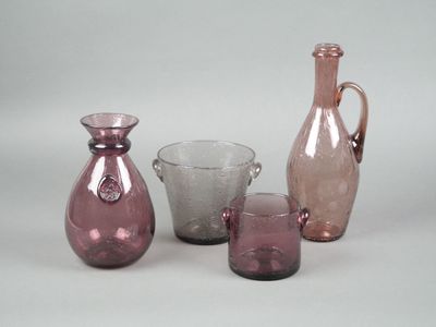 VERRERIE DE BIOT Réunion de deux carafes et deux seaux à gla…