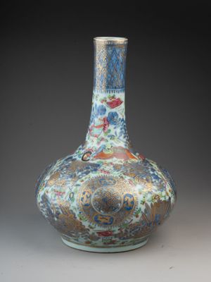 a vase that is sitting on a table in the room