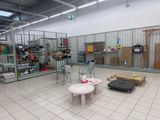une pièce où se trouvent beaucoup d'objets