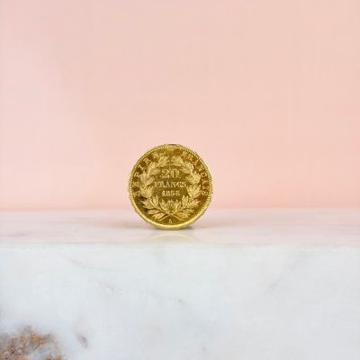 a gold coin sitting on top of a marble slab