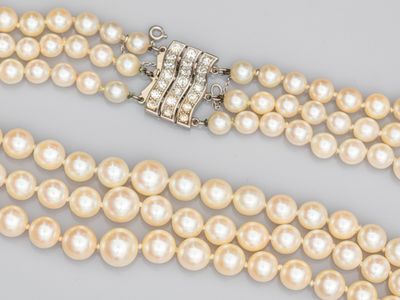collier de perles à trois rangs avec fermoir en diamant