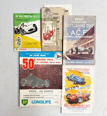 un grand nombre de livres posés sur une table