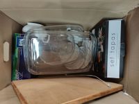 4 Cartons comprenant plats, électroménager, chandelier, tass… (photo 2)