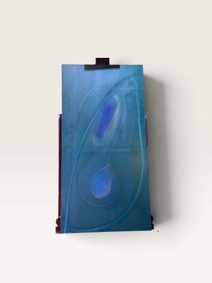 tableau sur un support blanc, avec un fond bleu et un cadre rouge