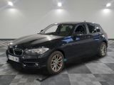 une photo d'un SUV bmw noir garé dans un garage