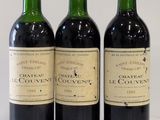 trois bouteilles de vin rouge posées côte à côte sur une table