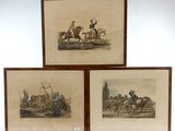 trois reproductions encadrées représentant des chevaux et des cavaliers sur une piste