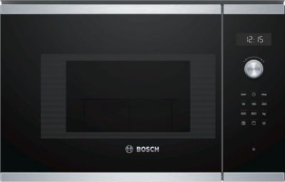 Four à micro-ondes encastrable Bosch avec commandes électroniques, sur fond blanc