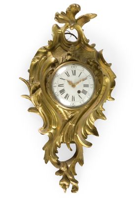 Cartel d'applique en bronze ciselé et doré présentant un ric…