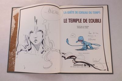 un livre ouvert sur lequel figure le dessin d'une femme et d'un dragon