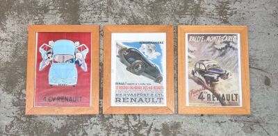 trois affiches de cinéma encadrées accrochées au mur d'un immeuble