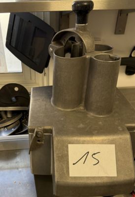 une photo d'une machine posée sur un comptoir