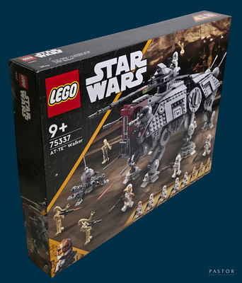 une boîte contenant un ensemble Lego Star Wars