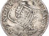 Gros plan sur une pièce de monnaie ornée d'une couronne