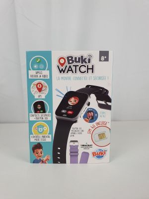 La boîte de la montre connectée est posée sur la table.