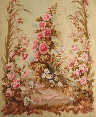 une photo d'un tableau représentant des fleurs accroché au mur