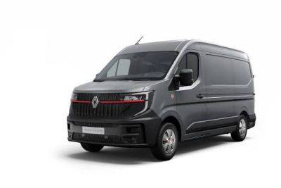 Une camionnette grise est garée sur une surface blanche.