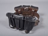 un gros plan d'une montre munie d'un bracelet