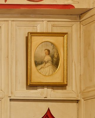 tableau représentant une femme en robe blanche dans un coin d'une pièce