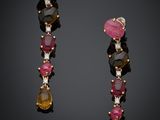 une paire de boucles d'oreilles en tourmaline rose et saphir jaune