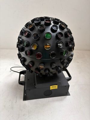 une image représentant une boule noire sur laquelle brillent de nombreuses lumières de différentes couleurs