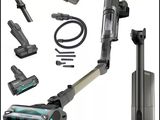 de nombreux modèles d'aspirateurs et d'accessoires exposés sur la table