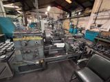 de nombreuses machines regroupées dans une même pièce