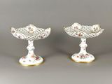 paire de plats anciens en porcelaine à motifs floraux