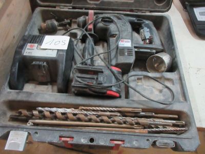 une boîte à outils qui contient tout un tas d'outils
