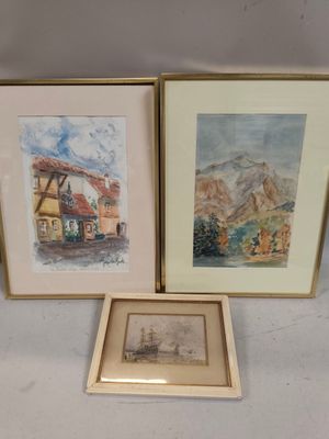 deux aquarelles encadrées représentant un village et un paysage de montagne