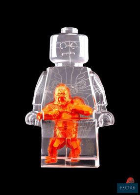 une image représentant une figurine Lego contenant un squelette