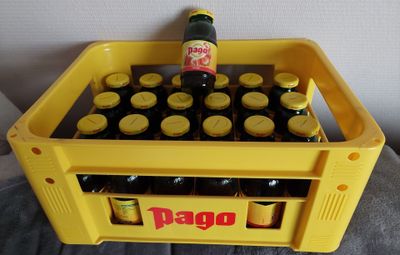 lot de 96 bouteilles (4 caisses de 24 bouteilles de pago fraise) date  - Photo 1